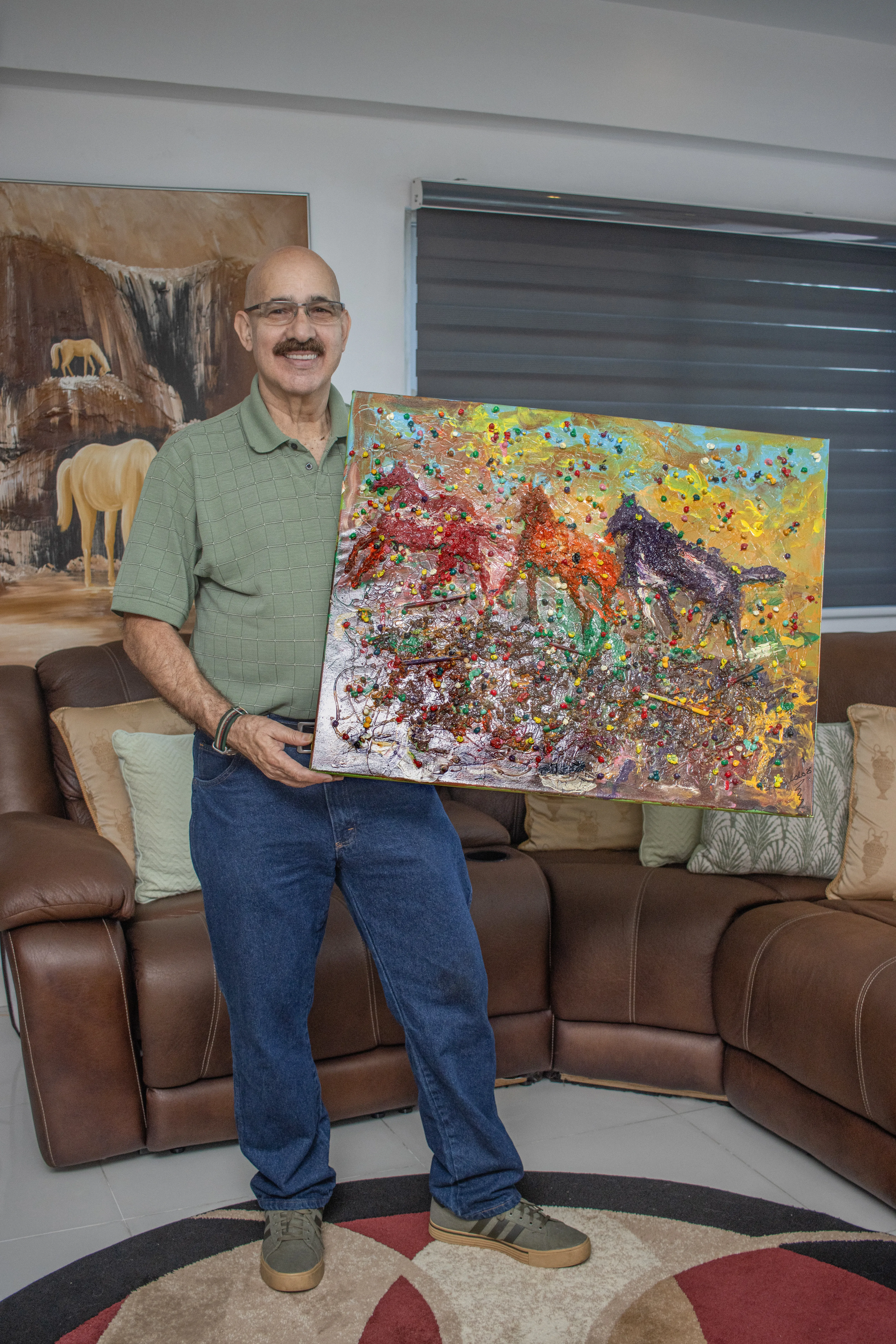 Lolo con su obra